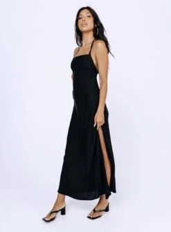 Princess Polly Angela Tie Maxi Dress Black -Princess Polly Sales Store 5 modelinfo Vivien us4 7ee01809 9603 4cde 93c5 2bb57f3070f6