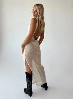 Princess Polly Performer Knit Maxi Dress Cream -Princess Polly Sales Store 5 modelinfo anni us2 68a81c4f 2b85 4986 b9b6 a3a171e4ac61