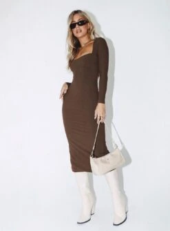 Princess Polly Nolan Midi Dress Brown -Princess Polly Sales Store 5 modelinfo cathlin us2 51c7c0c2 fbd7 41ac 9ed4 3311f9588590