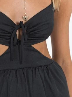 Oswell Maxi Dress Black -Princess Polly Sales Store 5 modelinfo elly us2 a2265fd1 6eab 421e bb94 2283f7a30a21