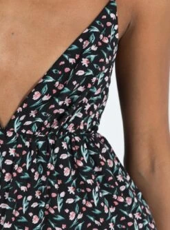 Princess Polly Koko Maxi Dress Black Floral 9 Princess Polly Koko Maxi Dress Black Floral -Princess Polly Sales Store 5 modelinfo kristen us2 34eb11f8 4322 45b8 bea7 954e839e71fd