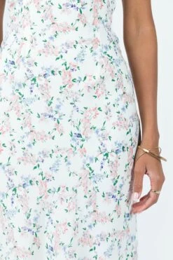 Princess Polly Fairholm Maxi Dress White / Floral -Princess Polly Sales Store 5 modelinfo kristen us2 7a9e4964 e3f4 4236 83a0 e27d0407a3a6