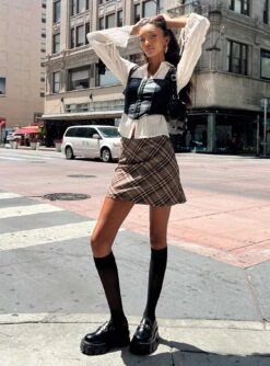 Princess Polly Darwin Mini Skirt Brown Multi 17 Princess Polly Darwin Mini Skirt Brown Multi -Princess Polly Sales Store 5 modelinfo lisa us2 f4df7eaa f494 473f 935b c2e79233bb6f