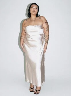 Haley Maxi Dress Champagne Curve -Princess Polly Sales Store 5 modelinfo lovisa us18 fffa5d4a dcb2 446f b66e 1b105c1fe112