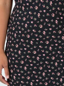 Princess Polly Sariah Midi Dress Black -Princess Polly Sales Store 5 modelinfo rheanna us6 e11990e9 4b91 44c8 bcd9 0bd9a10c5338