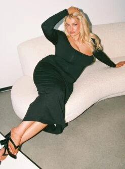 Lyla Maxi Dress Black Curve 9 Lyla Maxi Dress Black Curve -Princess Polly Sales Store 5 modelinfo sarina us14 48fb711e adc6 4094 80d3 d749c6129e17