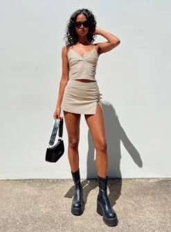 Princess Polly Back 2k Mini Skirt Taupe -Princess Polly Sales Store 6 modelinfo kristen us2 c439bcee 434c 427e a29e 3b70a6e9a9af