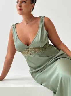 Princess Polly Madon Maxi Dress Sage -Princess Polly Sales Store 7 modelinfo mikayla us8 0f61e6ed f189 4ee0 afdb 473fe4328929